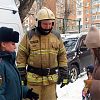 Инспектор и пожарный ЮВАО напомнили гражданам о пожарной безопасности