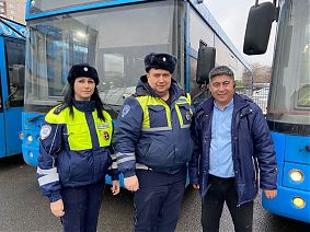 На юго-востоке Москвы сотрудники Госавтоинспекции провели профилактическую беседу с водительским составом автотранспортного предприятия