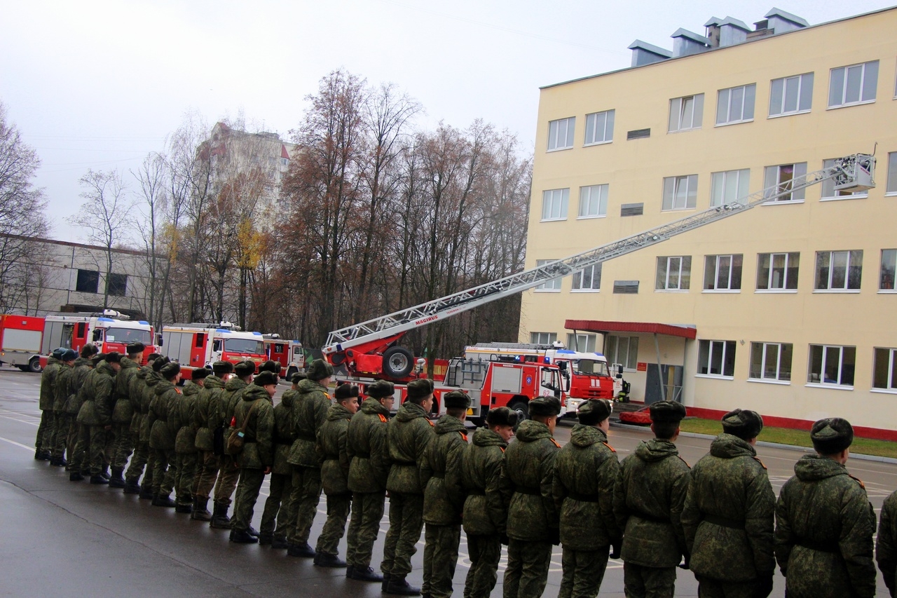 Пожарно-тактическое учение в военном училище Пожарно-тактическое учение в военном училище