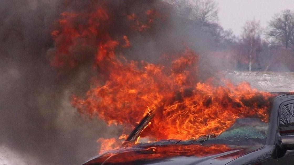 Оперативники ОП «Марьинский» в течении нескольких часов задержали виновника возгорания автомобилей на Донецкой улице Оперативники ОП «Марьинский» в течении нескольких часов задержали виновника возгорания автомобилей на Донецкой улице