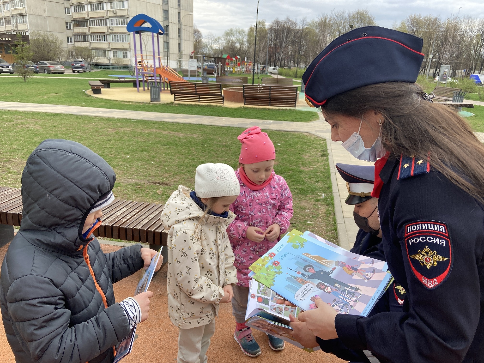 В ЮВАО сотрудники Госавтоинспекции провели акцию «Безопасность во дворе!»