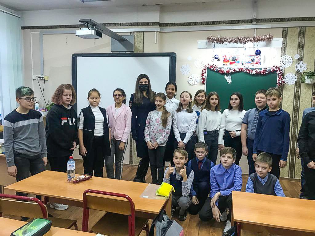 Сотрудники полиции проводят со школьниками ЮВАО занятия по правовому просвещению