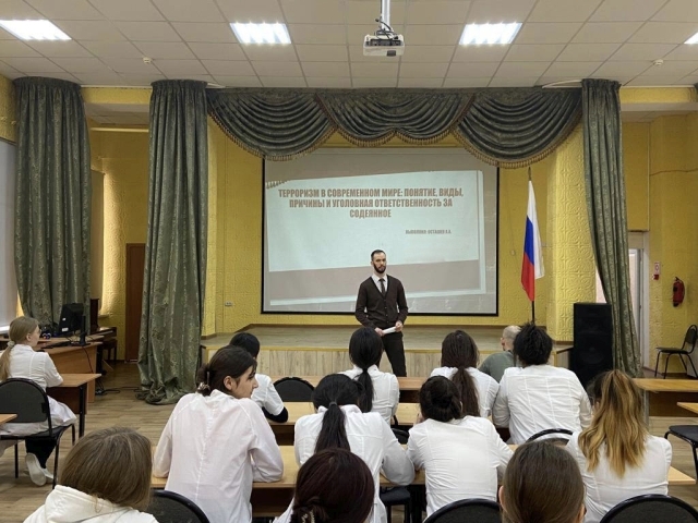 Сотрудники ЦПЭ УВД по ЮВАО провели профилактическую беседу со студентами колледжа