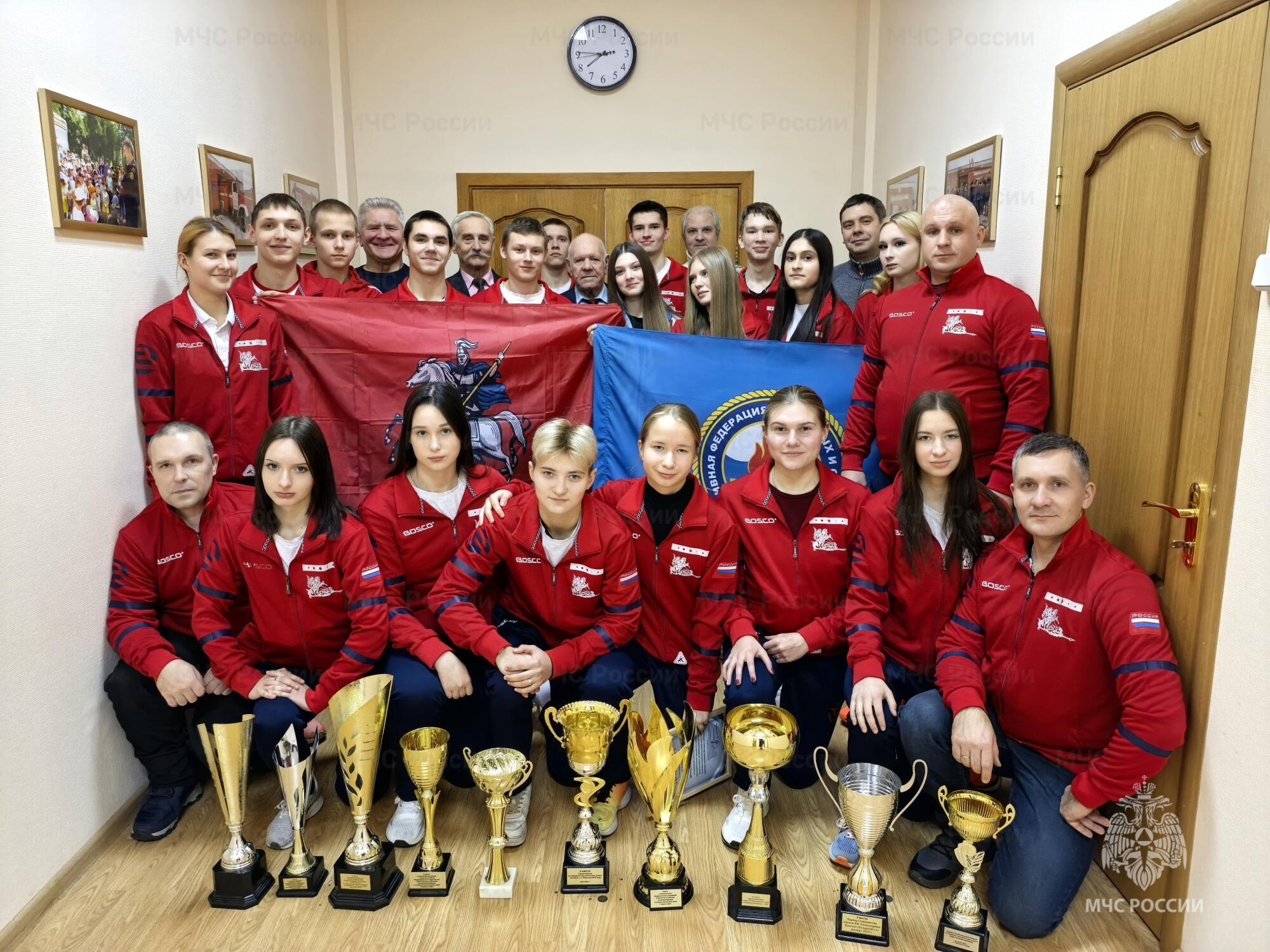 Сборная Москвы по пожарно-спасательному спорту подводит итоги сезона