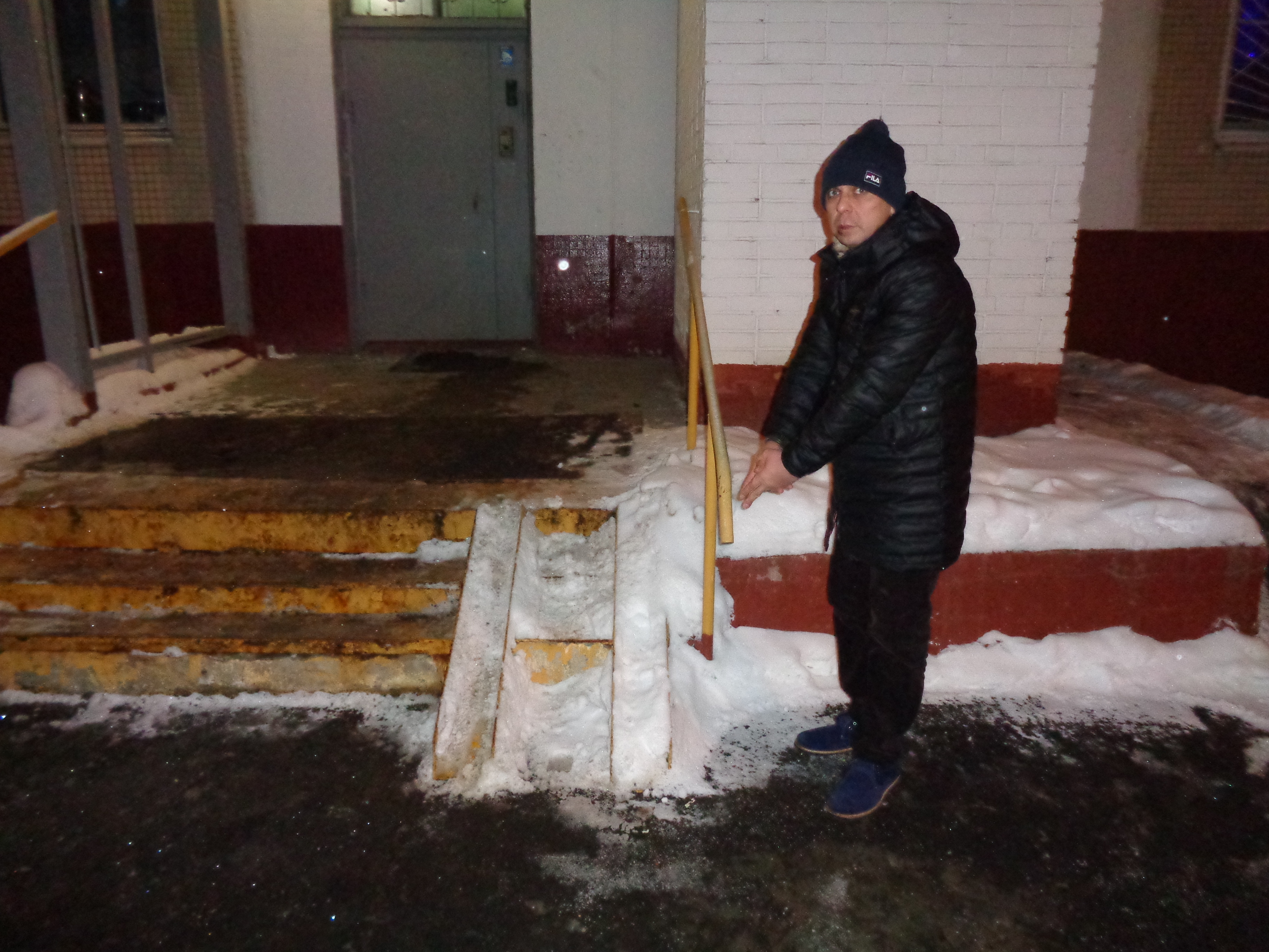 Сотрудники полиции ЮВАО задержали подозреваемого в попытке сбыта наркотиков Сотрудники полиции ЮВАО задержали подозреваемого в попытке сбыта наркотиков